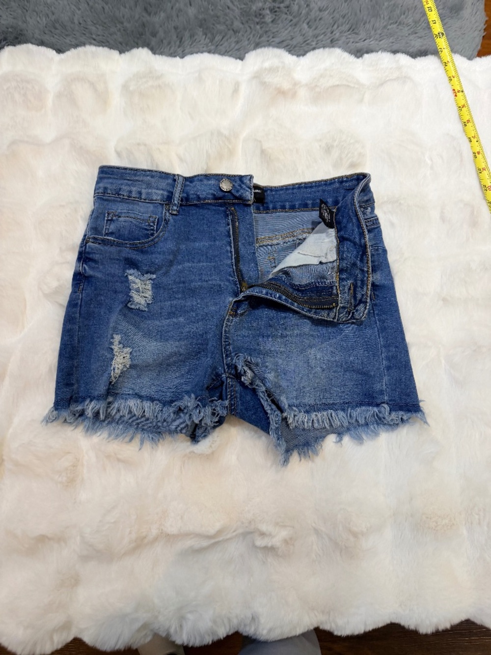 Fire & Rain Distressed Denim Shorts – Size 7 (Juniors)